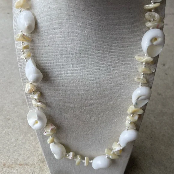 Vintage 1970s Shell Necklace Lei - Rare LARGE Round Shells Hawaiian Wedding